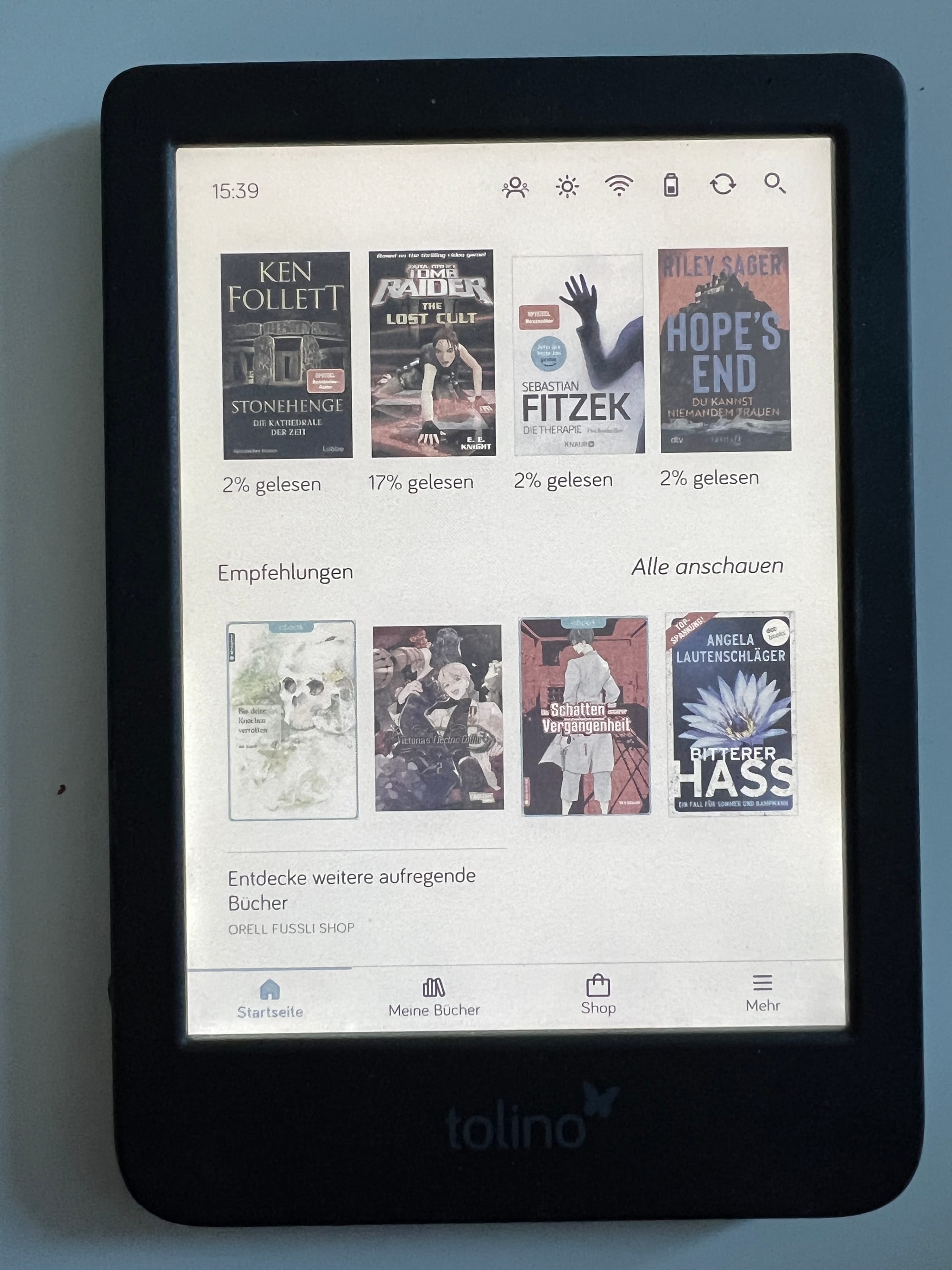 Der Tolino Shine Color kommt ohne Tasten aus. Das Farbdisplay liefert ein sehr hübsches Startmenü.