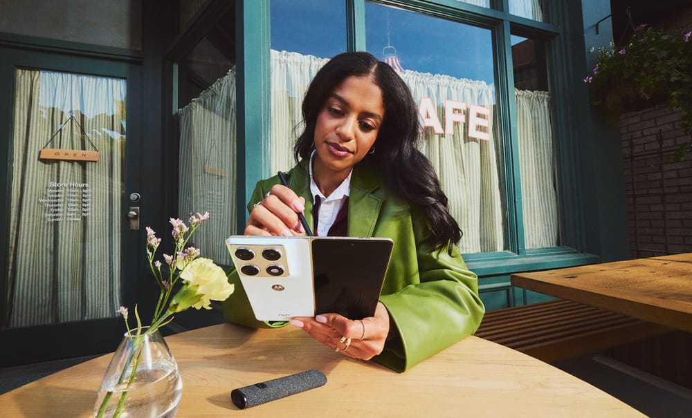 Premiere für Motorola: Razr Fold im Buchformat mit Stylus vorgestellt