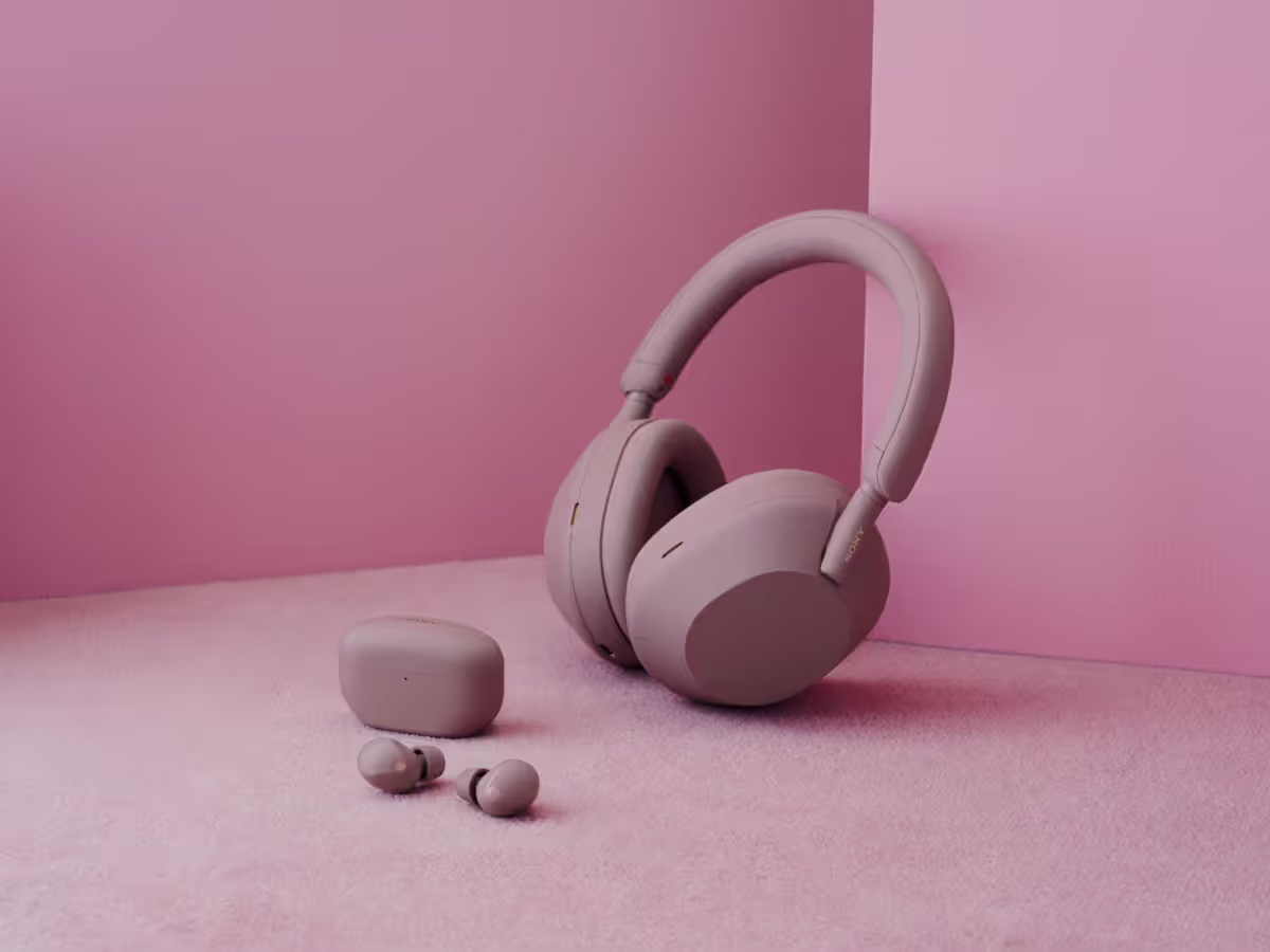 Sony WF-1000XM5 und WH-1000XM5 in Pink