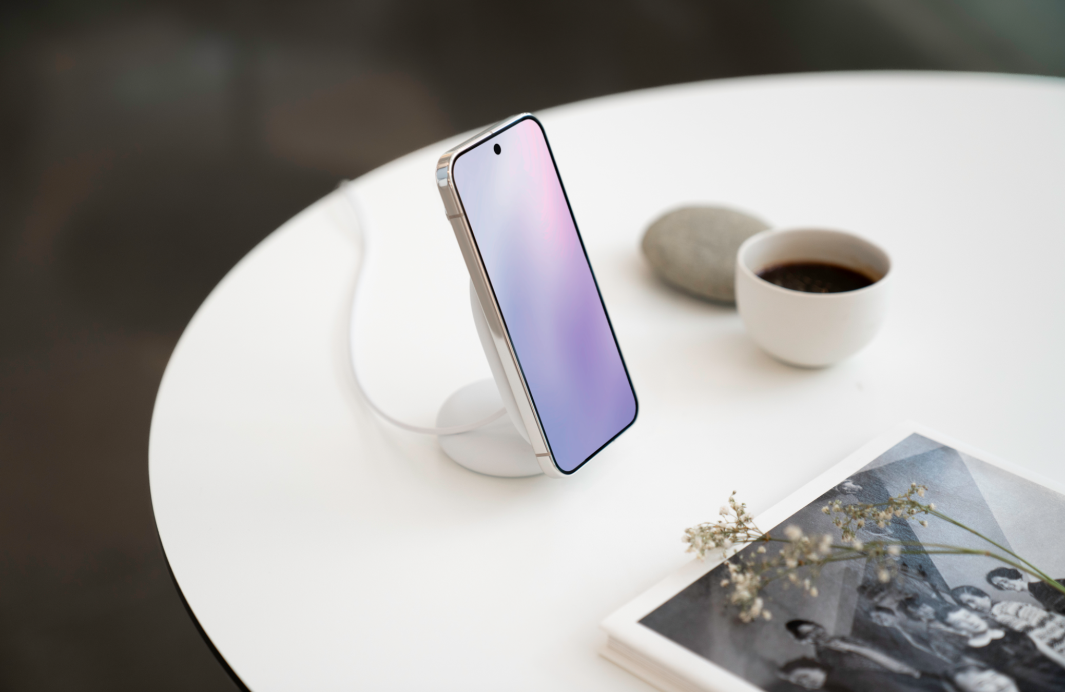 Das Pixelsnap-Schnellladegerät mit Standhalterung