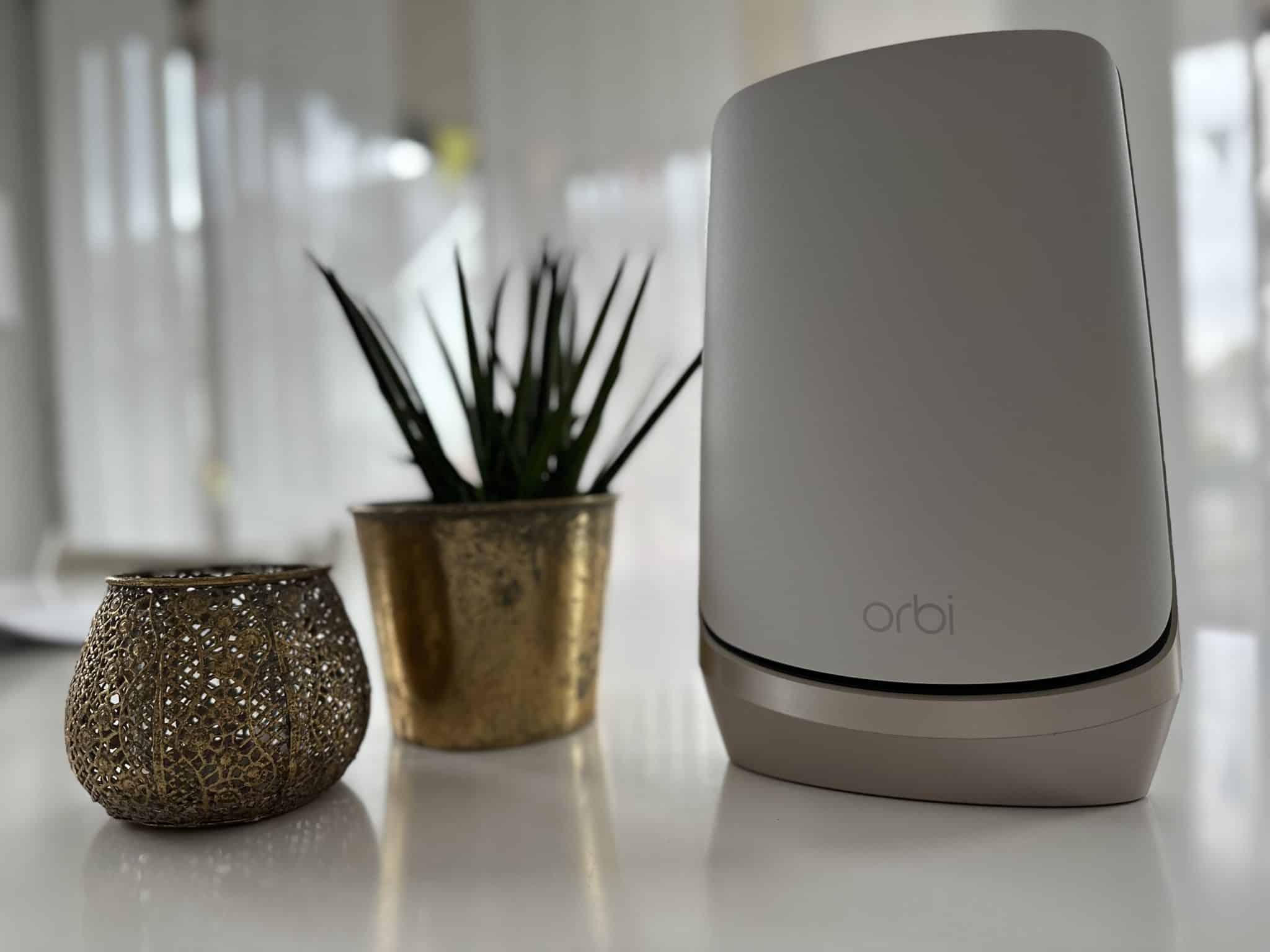 Netgear Orbi RBKE963 im Bild