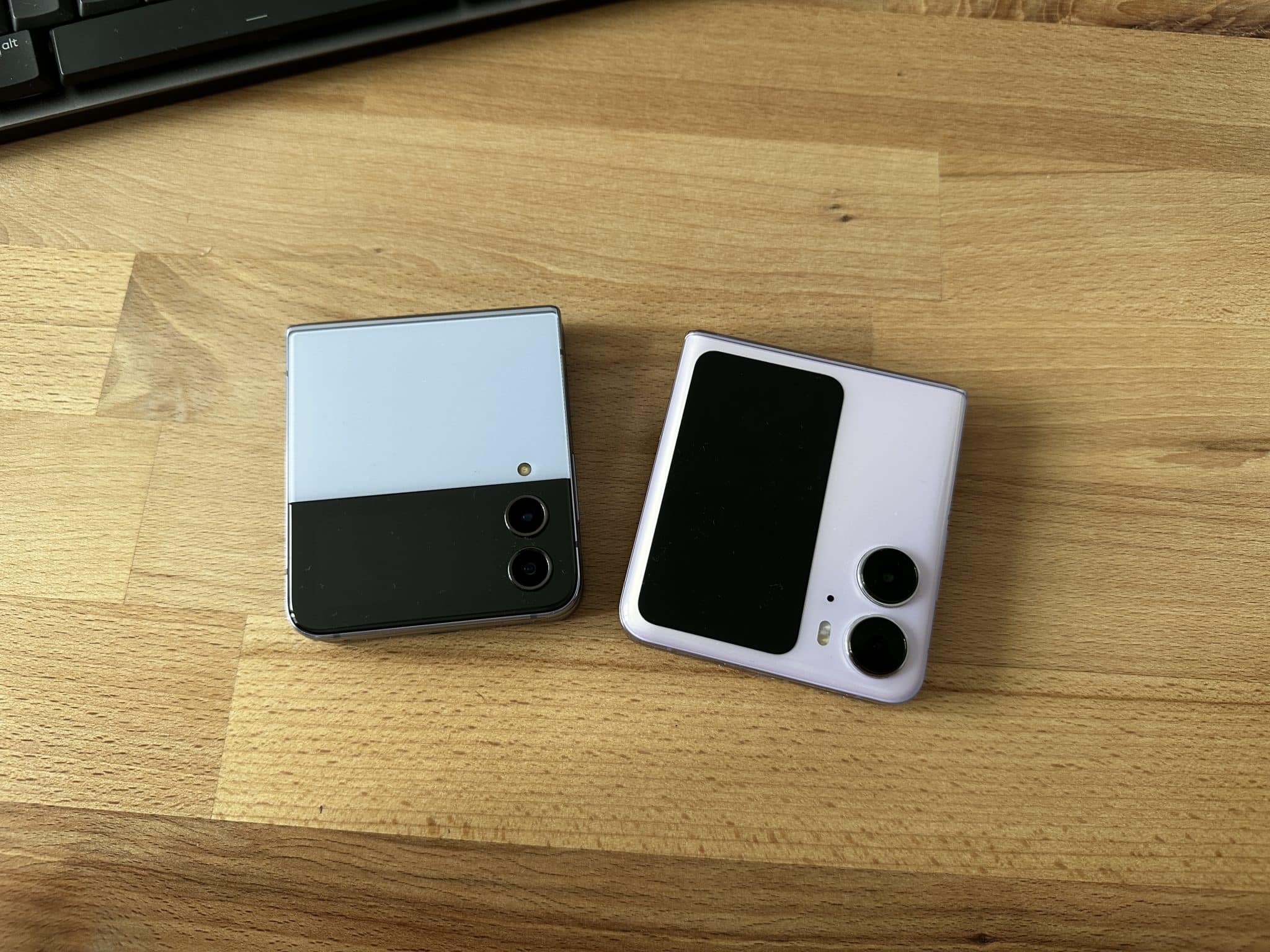 Samsung Galaxy Z Flip4 vs. Oppo Find N2 Flip 1