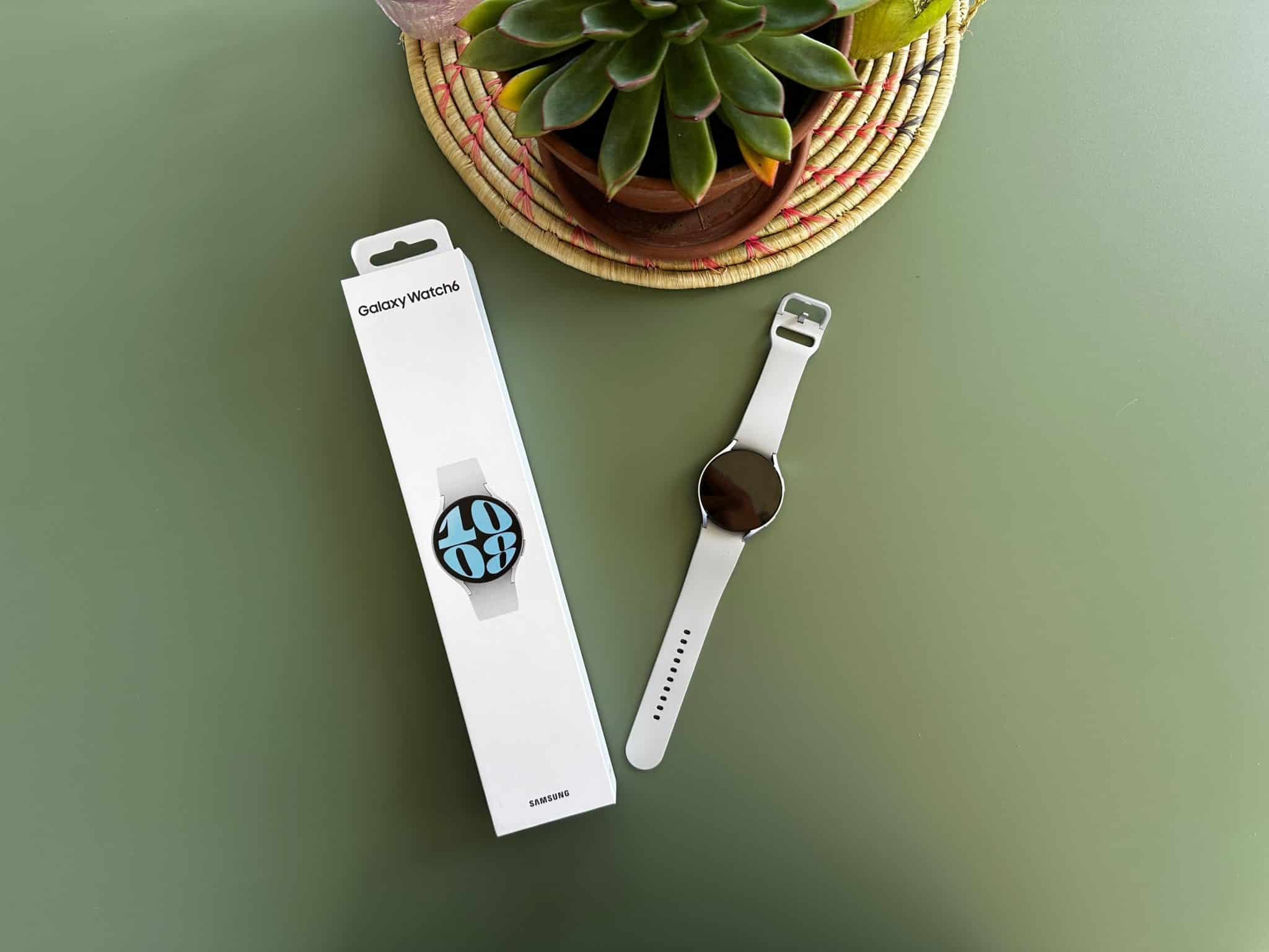 Verpackung und Samsung Galaxy Watch 6