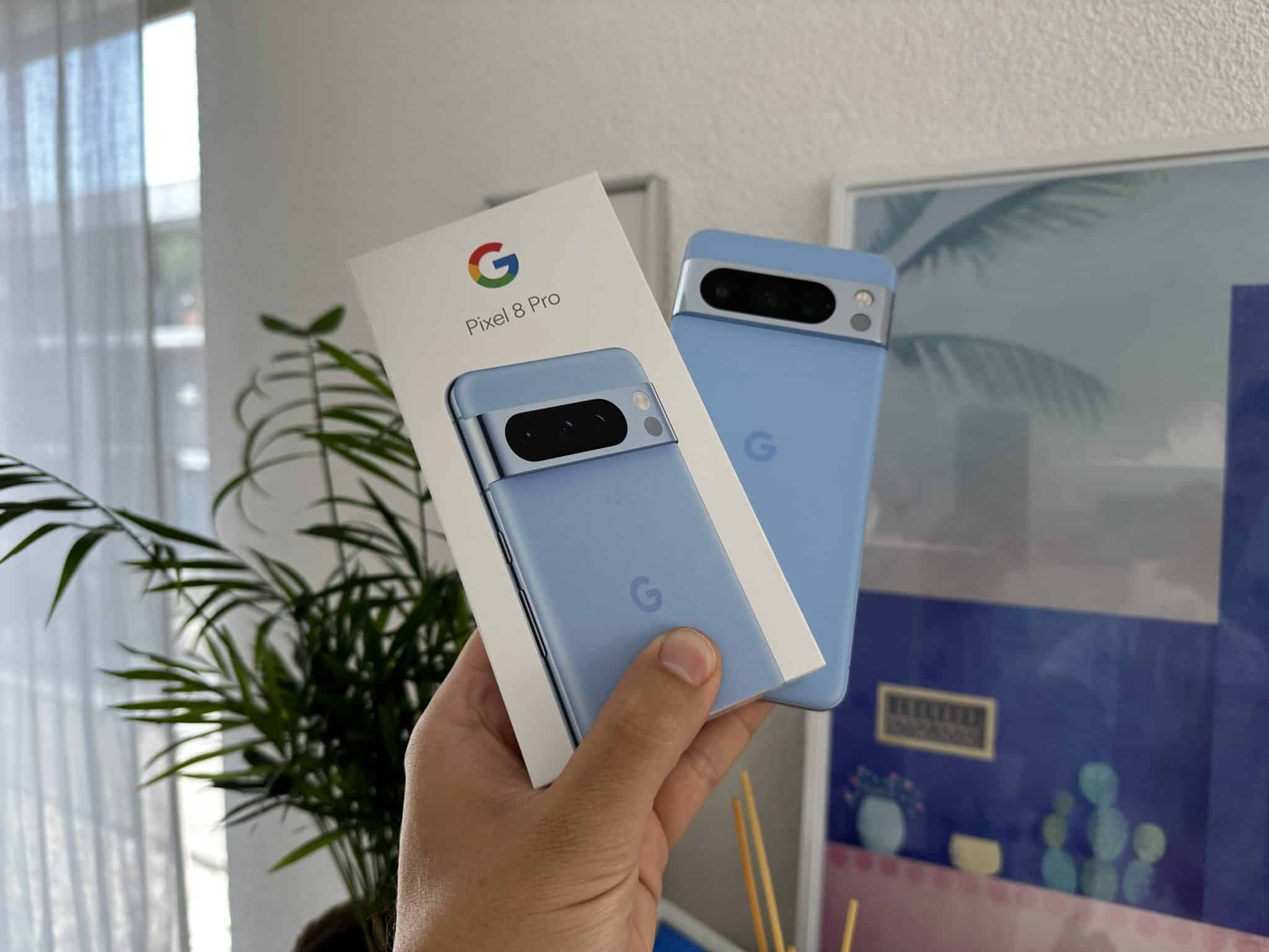 Das Google Pixel 8 Pro in Mattblau