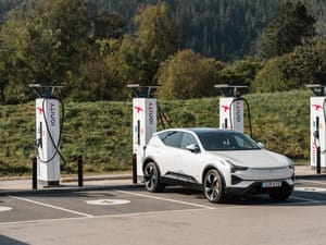 Polestar integriert Tesla Supercharger und erweitert Plug & Charge massiv